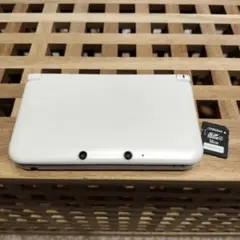 Nintendo 3DSLL 本体　ニンテンドー　ホワイト
