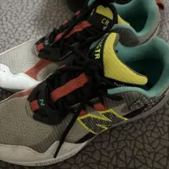 New Balance スニーカー グレー/イエロー/レッド