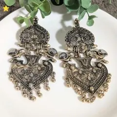 ハートボヘミアンブラックピアス　大ぶりピアス　カジュアル　エレガント　エスニック