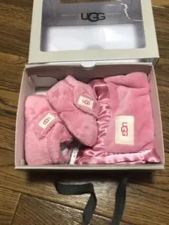 UGG ピンク ベビーシューズ ブランケットセット　未使用。