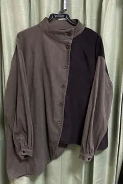 オリーブグリーンとダークブラウンの長袖シャツジャケット