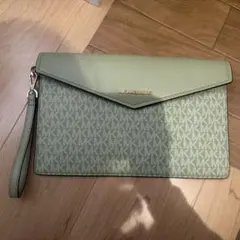 MICHAEL KORS ライトグリーン ロゴ入り クラッチバッグ