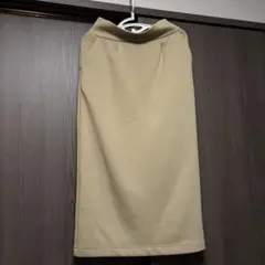 ベージュ スリット入り ロングスカート