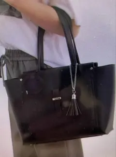 美品　2026ワールドWORLD リフレクト春夏毎日バック　黒 トートバッグのサムネイル