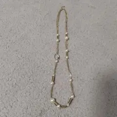 パールとクリスタルのゴールドネックレス