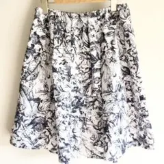 グリーンレーベルリラクシング 花柄フレアスカート ホワイト ブラック M