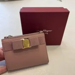 フェラガモ　二つ折り財布　ピンクのサムネイル