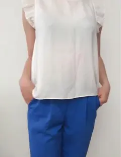 フリルブラウス　フレンチスリーブトップス　ノースリーブブラウス