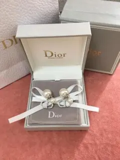 即日発送●パールピアス シルバー　エレガントなデザイン