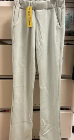 未使用　ビーデスビー　Bee des Bee ライトグリーン 長ズボン 150