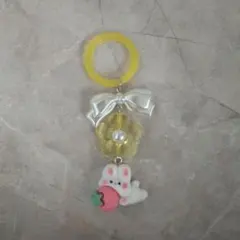 ウサギとイチゴのチャーム