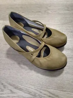 【ほぼ未使用】リゲッタ　オリーブ ストラップ付き パンプス