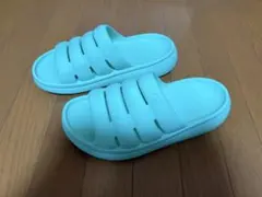【美品】UGG ミントグリーン スリッポンサンダルのサムネイル