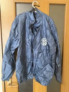 の*う様 ネイビー ジップアップジャケット ロゴ入り