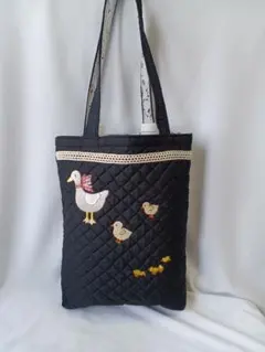 ハンドメイド★キルティングのトートバック★アヒルの親子、クマさんの刺繍入り