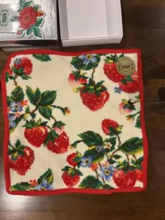 フェイラー　ハンカチ　イチゴ