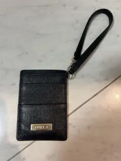 FURLA パスケース 定期入れ ストラップ付 ブラック