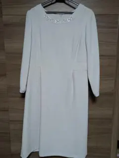 アイボリー ビジュー付き ワンピース