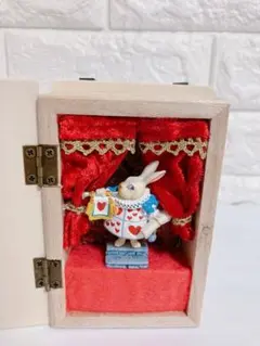 不思議の国のアリス　ラッパを吹くうさぎ　インテリアミニチュアドールハウス　海洋堂