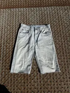 Levi's ライトグレー ショートパンツ