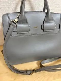 【美品】FURLA フルラ ラッキー2WAYショルダーバッグ レザー素材のサムネイル
