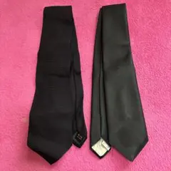 ブラック 喪服用ネクタイ 左:夏用　右:通年用　2本。
