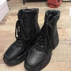 ブラックハイカットブーツ 厚底 ジッパー付き