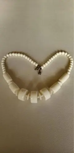 26 ホワイトビーズネックレス