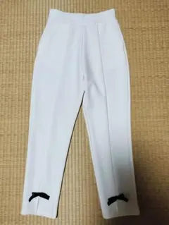 新品未使用　Myu センタースリット　リボン付きパンツ　美脚