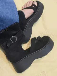 厚底茶ストラップサンダル