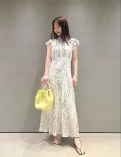 【美品】FRAY I.D シフォンプリーツプリントワンピース　ホワイト