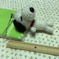 ミニサイズの可愛いワンちゃん、あみぐるみ 犬ストラップ付き