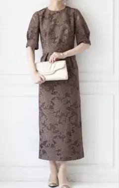 AIMER エメ　ジャカードレース袖付きタイトミモレ丈ドレス　ブラウンドレス