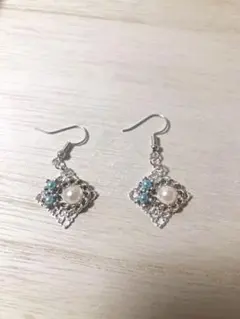 パールのフラワーピアス