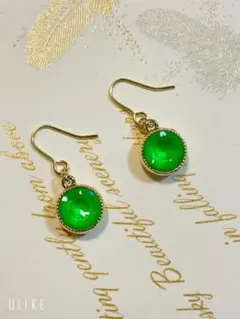 8㎜エレクトリックグリーンスワロフスキーの一粒ピアス