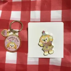 東京ディズニーシー　クッキーアン　キーホルダー　ピンバッジ　2個セット