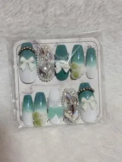 【現品】ネイルチップ Mサイズ ミント×白 リボン ストーン 埋めつくし 薔薇