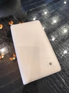 CHANEL カメリア型押し ココマーク 長財布 アイボリー