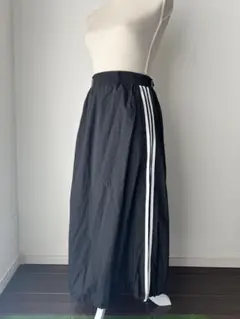 ブラックサイドライン　シャカシャカスカート