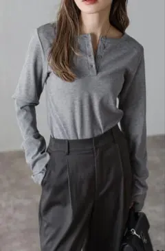 新品　ボンジュールサガン　前後2WAYラメリブヘンリーネックプルオーバー　グレー