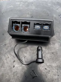 80系ノア/ヴォクシー専用品　YAC SY-NV3 　USB+増設ソケットのサムネイル