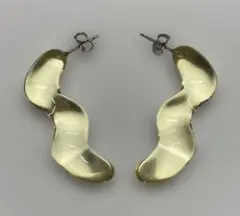 ウェーブデザイン ピアス クリアイエロー カモメ樹脂ピアス