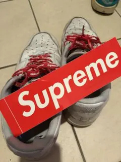 Supreme Nike Air Force 1 ホワイト