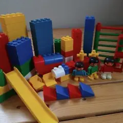 LEGO　カラフルなブロックと人形セット
