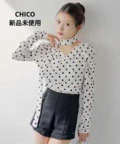 【chico】チョーカー付きフロッキードットレーストップスのサムネイル