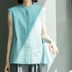 【美品】オペークドットクリップ 水色 バックフリル ノースリーブブラウス