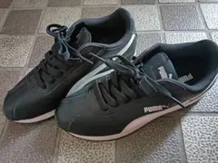 Puma ブラック スニーカー　25.5センチ