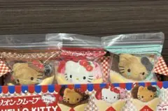 マリオンクレープ×ハローキティ コラボのぬいぐるみチャームBOOK