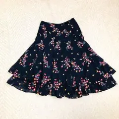 UNITED ARROWS 花柄ティアードフレアスカート アシンメトリー　黒のサムネイル
