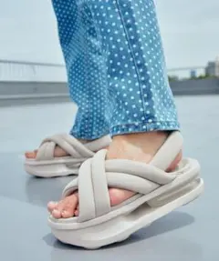 新品✨NIKE エアマックス アイラ 厚底サンダル クリーム 23cm - メルカリ